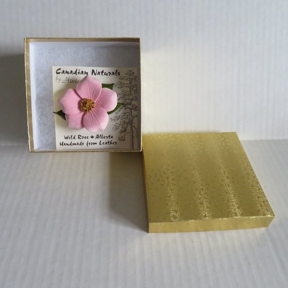 Vintage Handcrafted Leather by Hinterland Alberta - Wild Rose Brooch, NWT - Picture 5 of 6